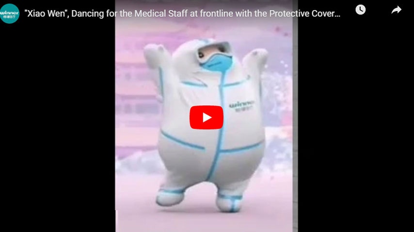 小文穿着防护服和呼吸器为一线医护人员跳舞